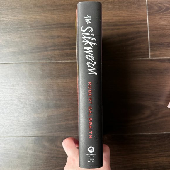 The Silkworm by Robert Galbraith - Picture 4 of 4